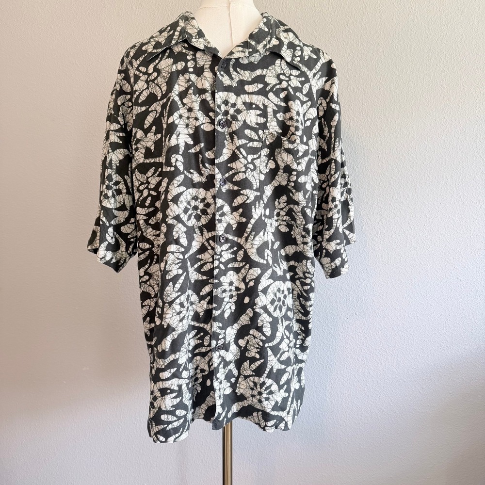 Vintage Silk Circa 1969 Mens Large Black White Floral Batik Silk Aloha Shirt